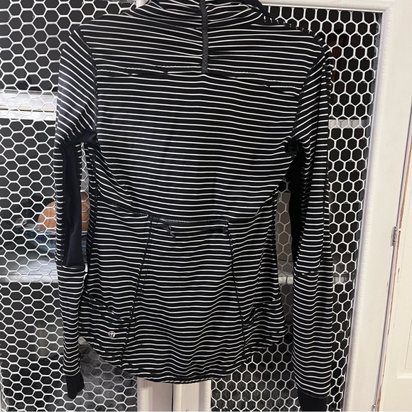 Lululemon Base Runner 1/2 Zip Parallel Stripe Black White / Black Jacket Size 8 - Picture 6 of 8